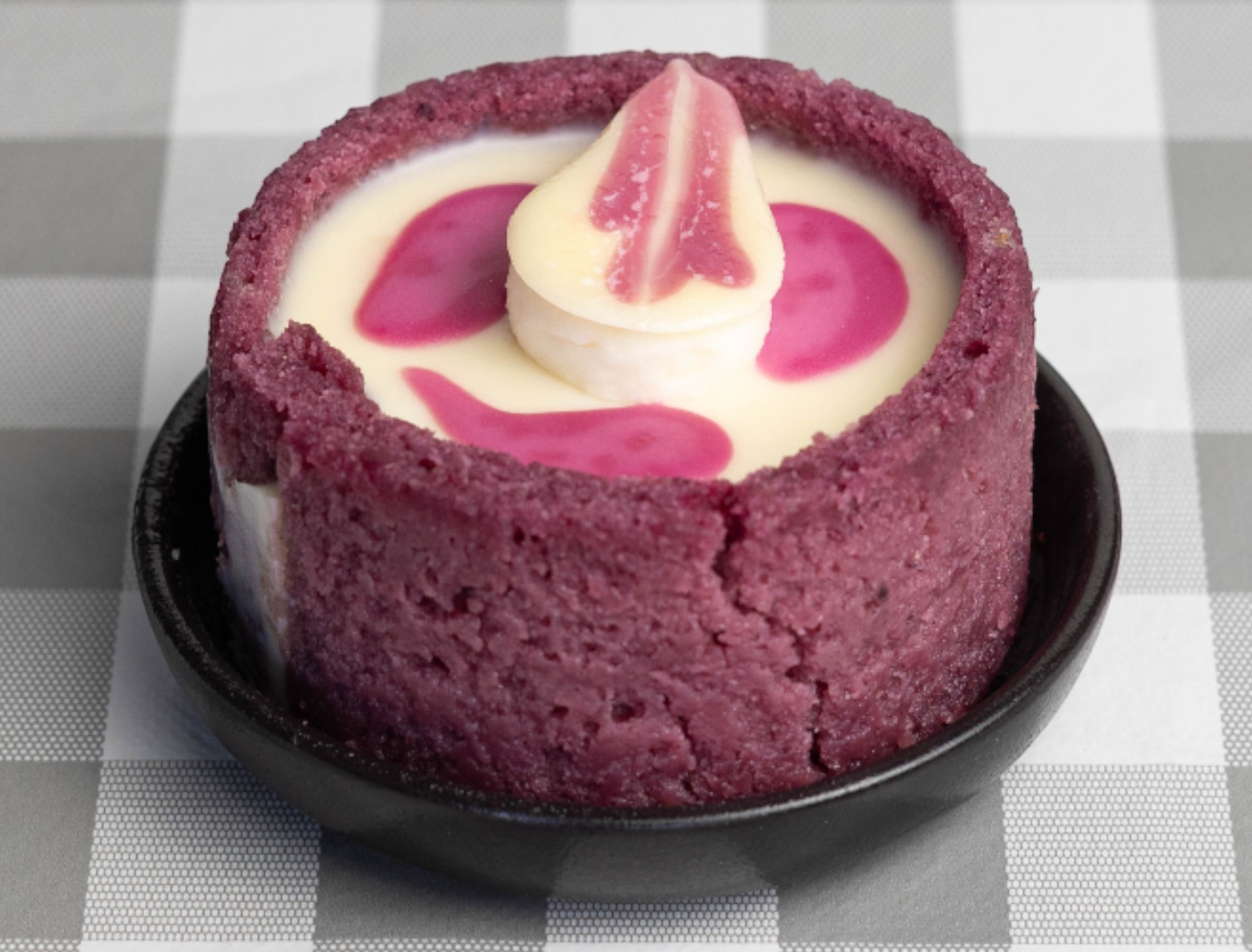 עוגת בלוברי ופירות יער